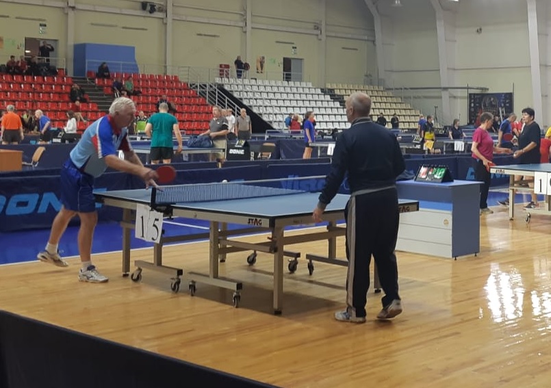 nastolnyj tennis sredi veteranov